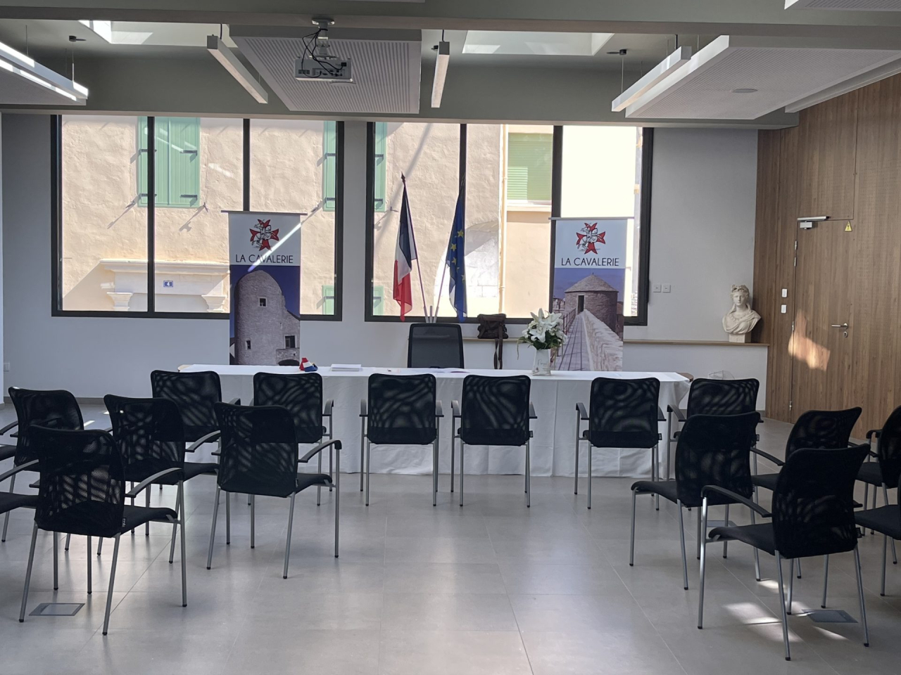 Salle du conseil et mariage